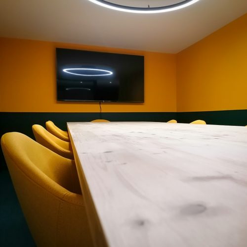 Campolide - Mesa de Reunião